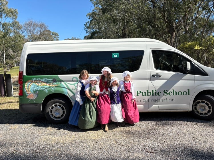 students with small school bus