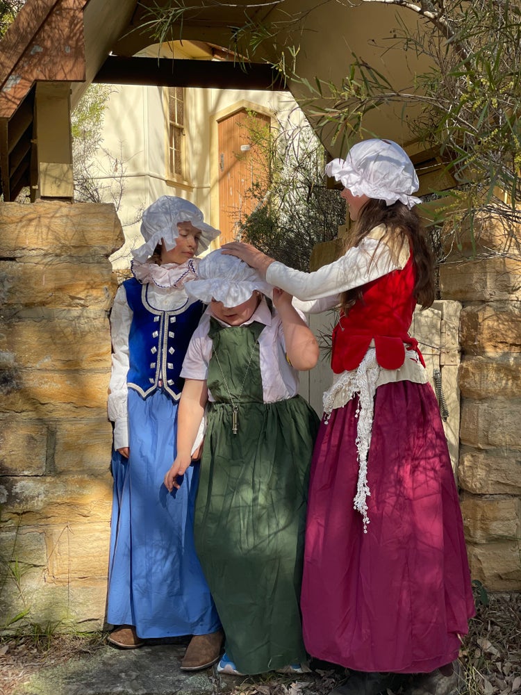 girls in olden days costumes